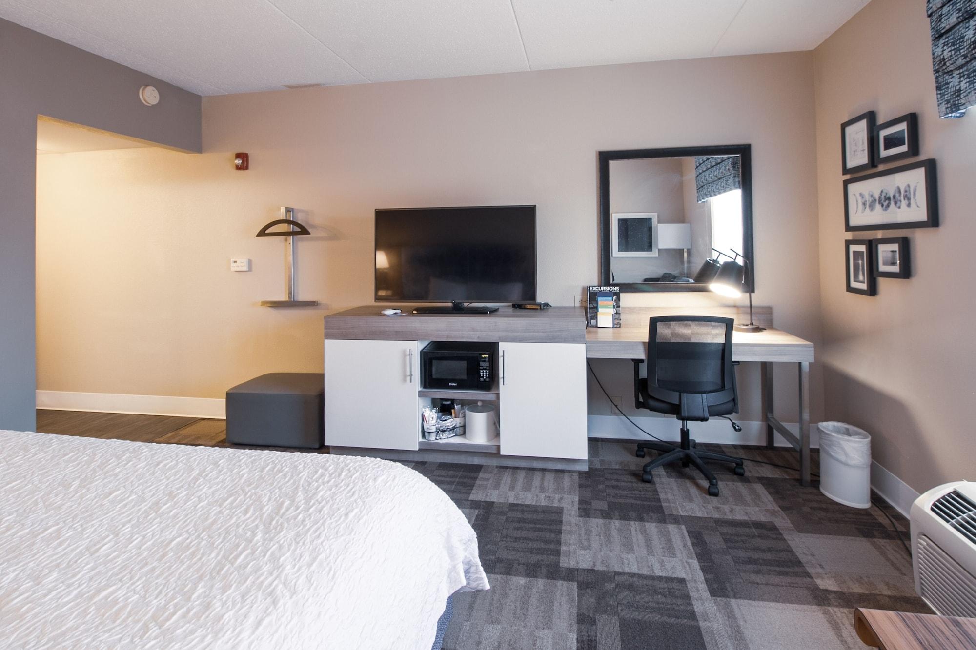 Hampton & Hampton Cove Hotel 3*