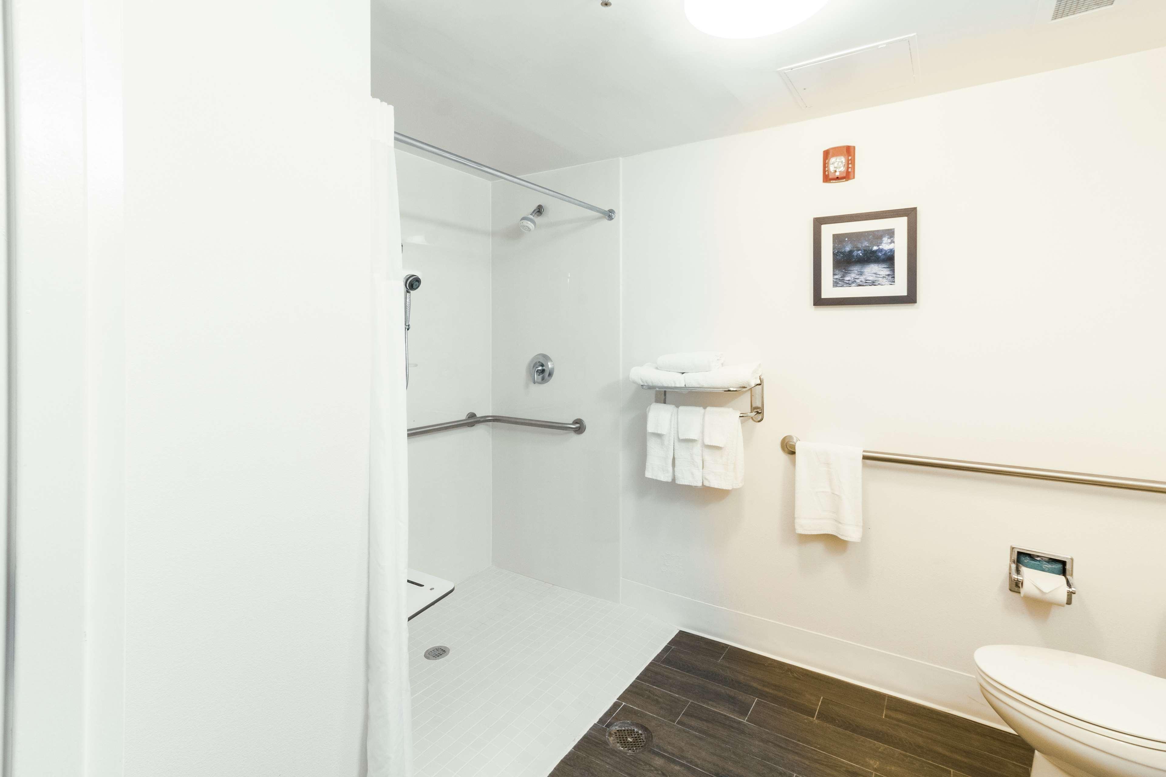 Hampton & Hampton Cove Hotel 3*