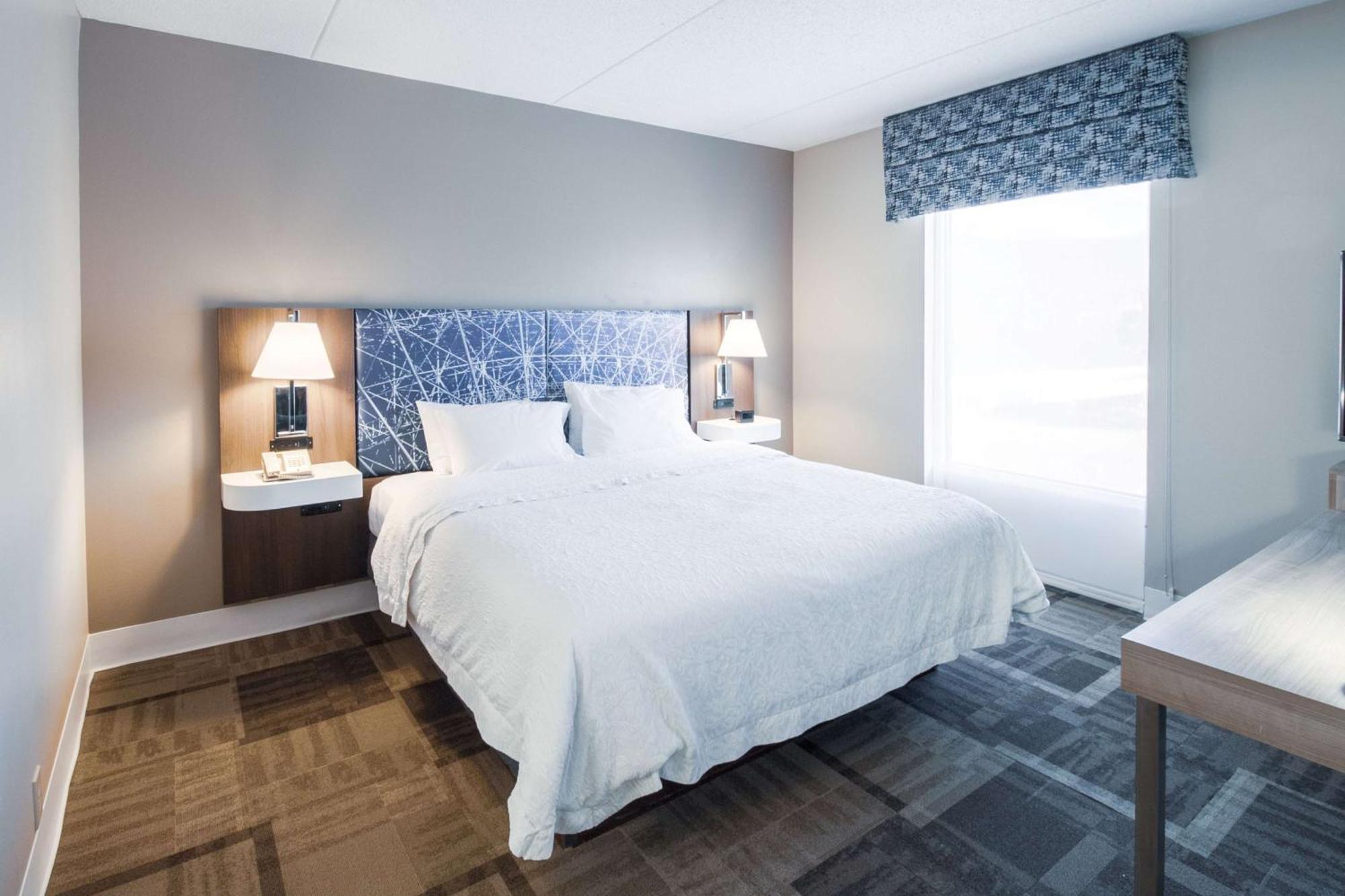 Hampton & Hampton Cove Hotel 3*
