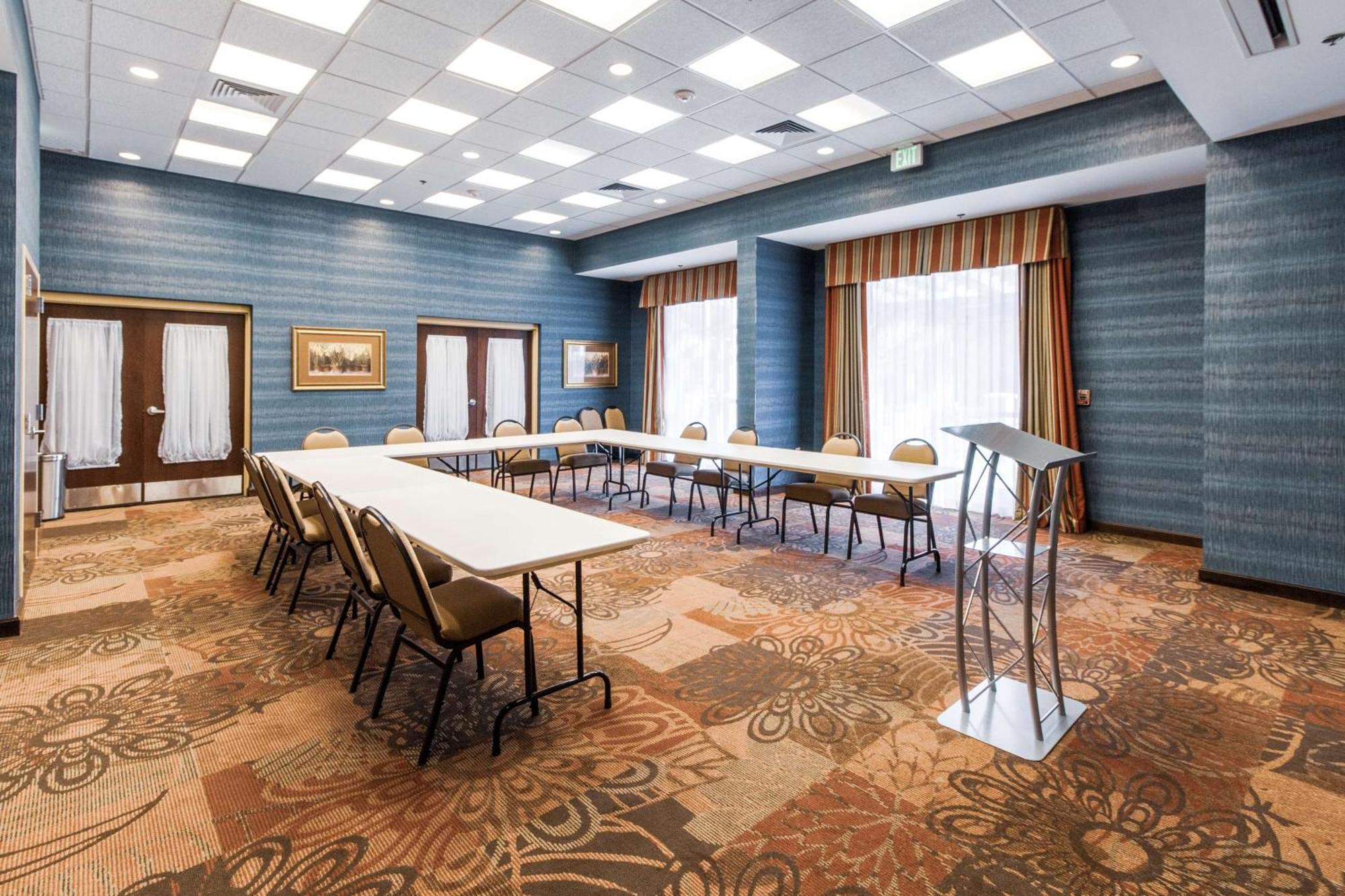 Hampton & Hampton Cove Hotel