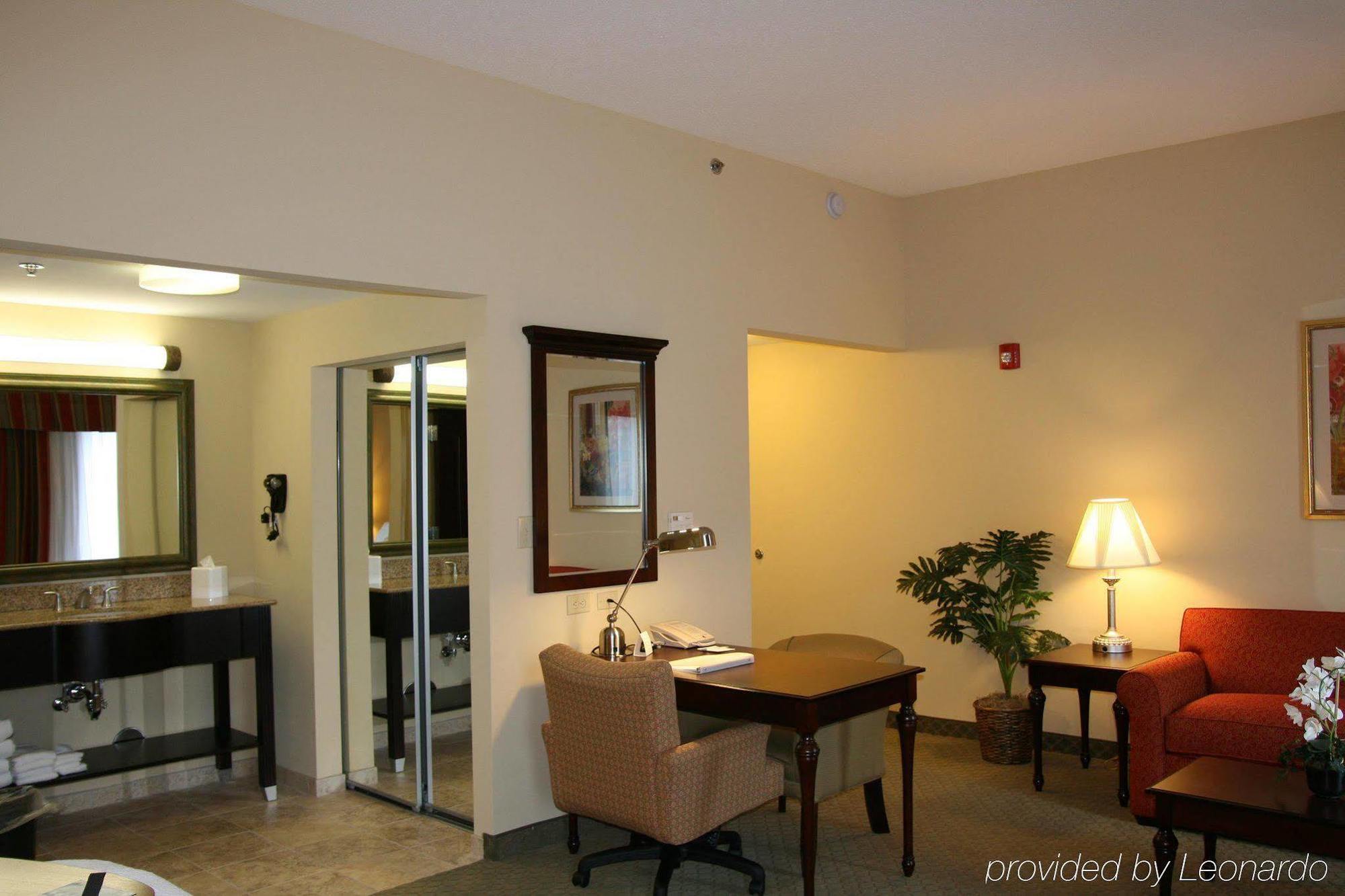 Hotel Hampton & Hampton Cove